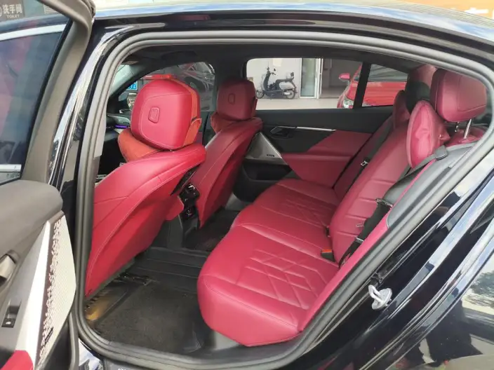 BMW 5 Series 2024 Model 525Li M Sports Set – фото 9