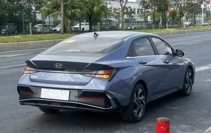 Hyundai Ioniq 2023 Model 1.5L CVT GLX Elite Edition – фото 7