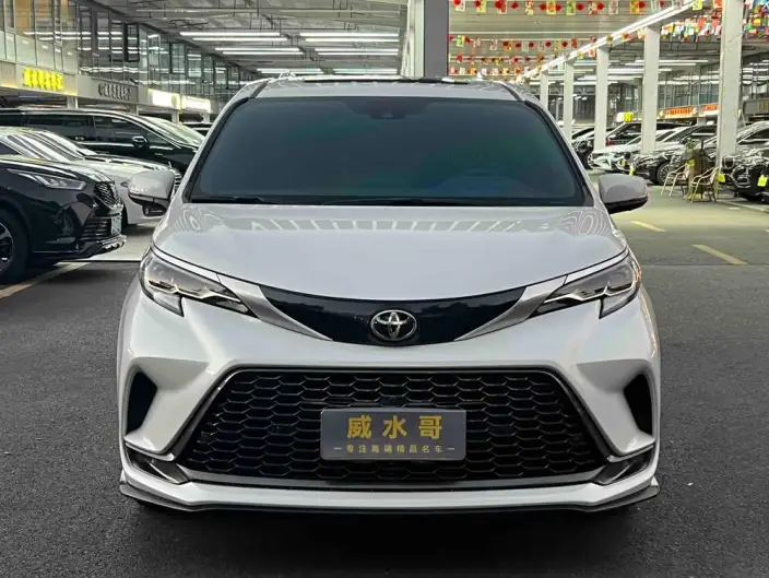Granvia 2024 Model Intelligent Hybrid 2.5L 4WD Noble PLUS Edition – фото 2