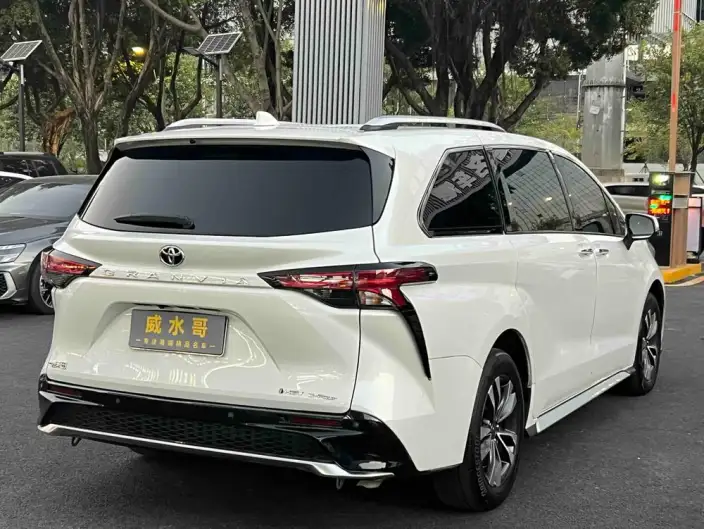Granvia 2024 Model Intelligent Hybrid 2.5L 4WD Noble PLUS Edition – фото 7