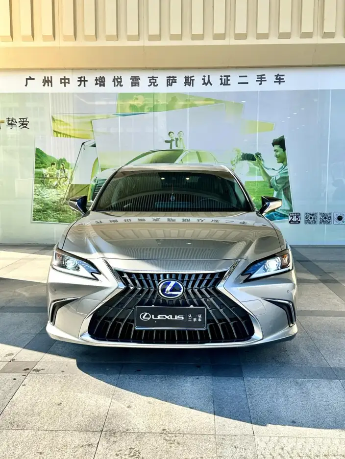 Lexus ES 2022 Model 300h Superior Edition