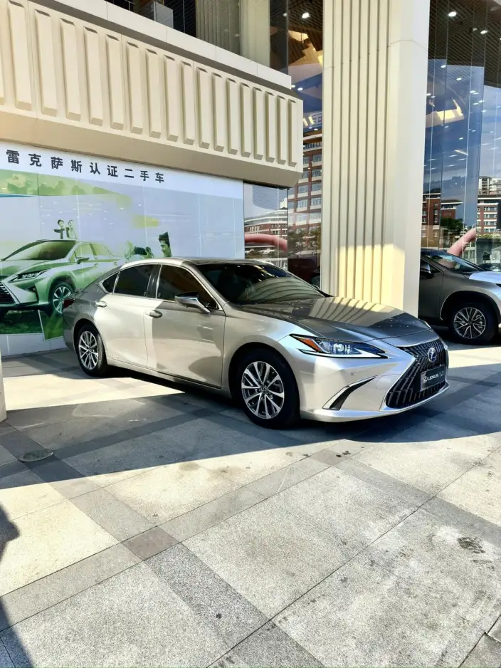 Lexus ES 2022 Model 300h Superior Edition