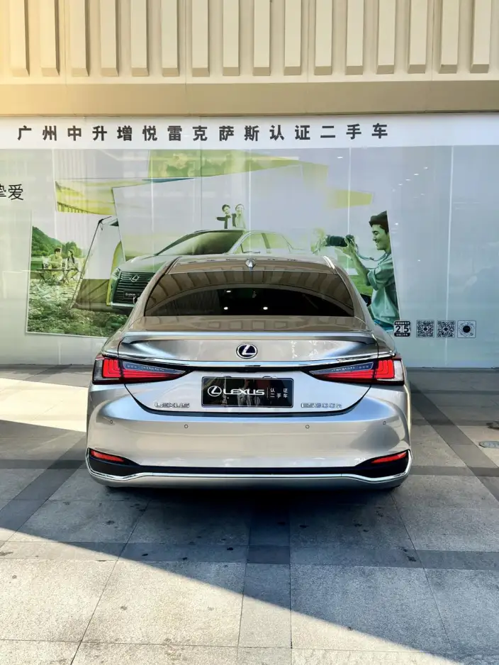 Lexus ES 2022 Model 300h Superior Edition