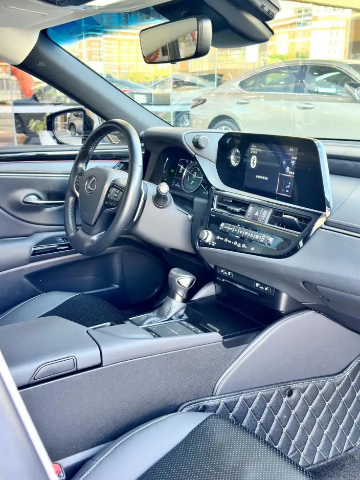 Lexus ES 2022 Model 300h Superior Edition – фото 6