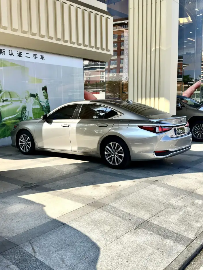 Lexus ES 2022 Model 300h Superior Edition – фото 7