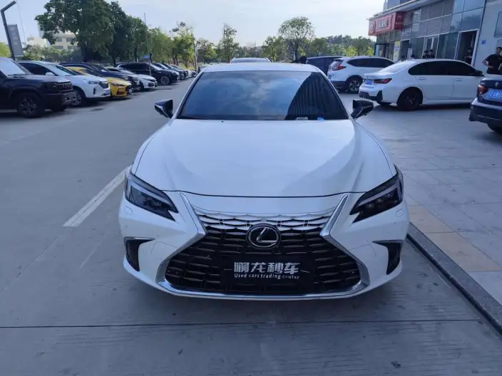 Lexus ES 2025 Model 200 Premium