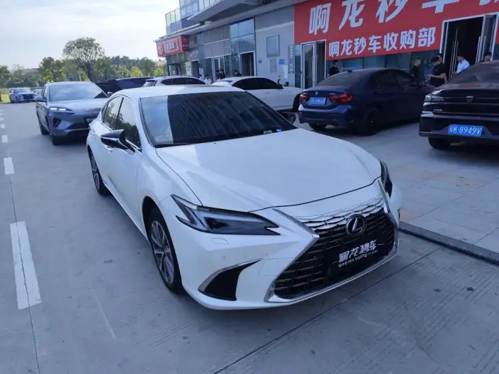 Lexus ES 2025 Model 200 Premium