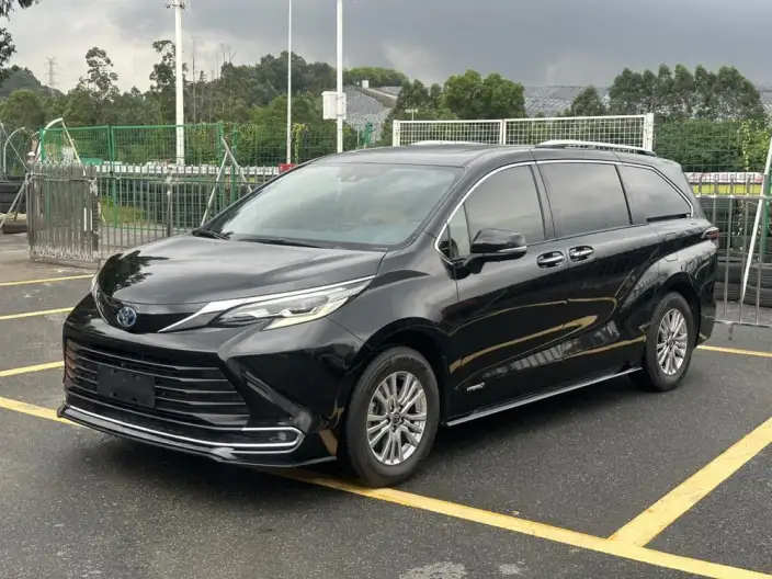 Toyota Sienna 2021 Model 2.5L Hybrid Deluxe Edition – фото 1