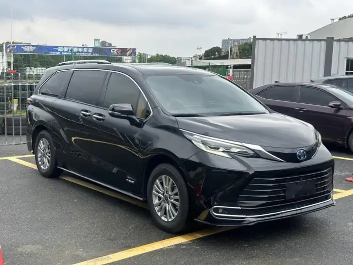 Toyota Sienna 2021 Model 2.5L Hybrid Deluxe Edition – фото 3