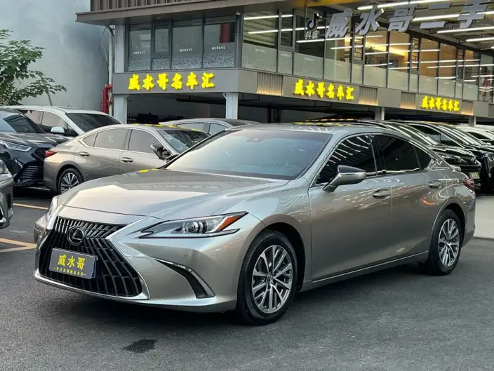Lexus ES 2022 Model 200 Superior Edition