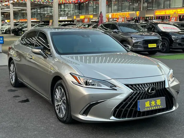 Lexus ES 2022 Model 200 Superior Edition
