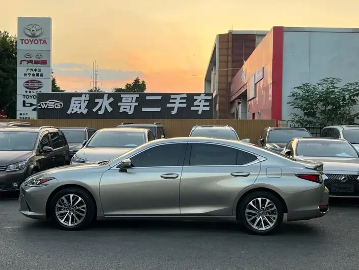 Lexus ES 2022 Model 200 Superior Edition