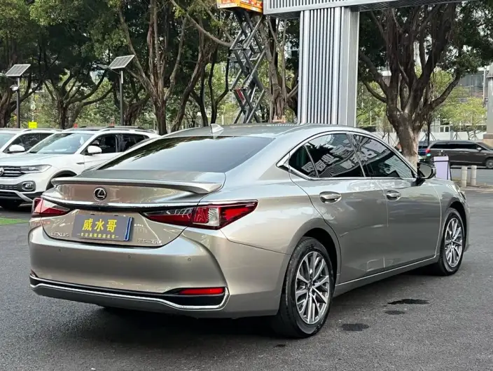 Lexus ES 2022 Model 200 Superior Edition – фото 6