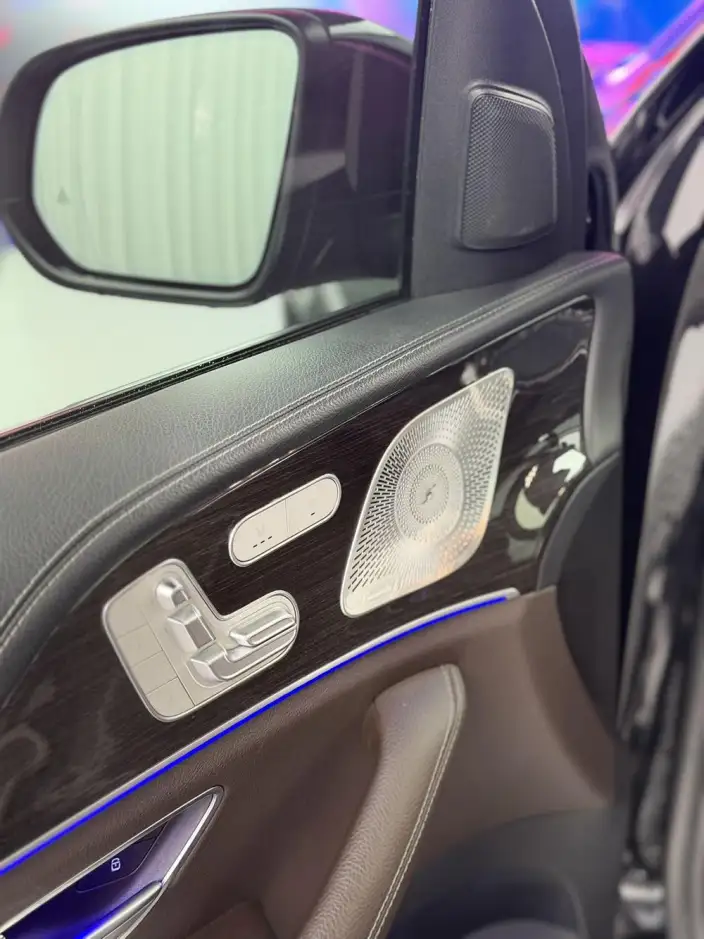 Mercedes-Benz GLS 2023 Model Facelift GLS 450 4MATIC Fashion Model – фото 9