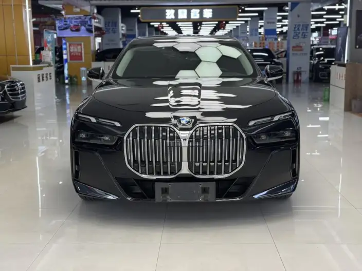BMW 7 Series 2023 Model 735Li M Sports Set – фото 2