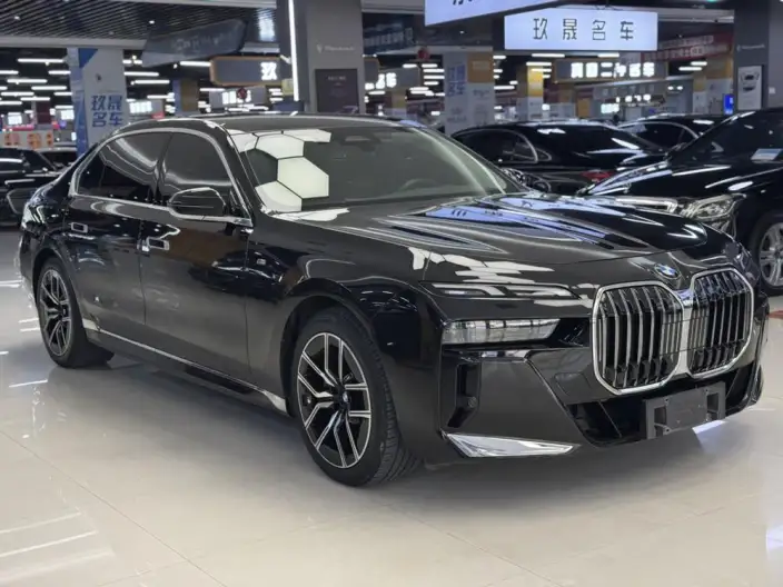 BMW 7 Series 2023 Model 735Li M Sports Set – фото 3