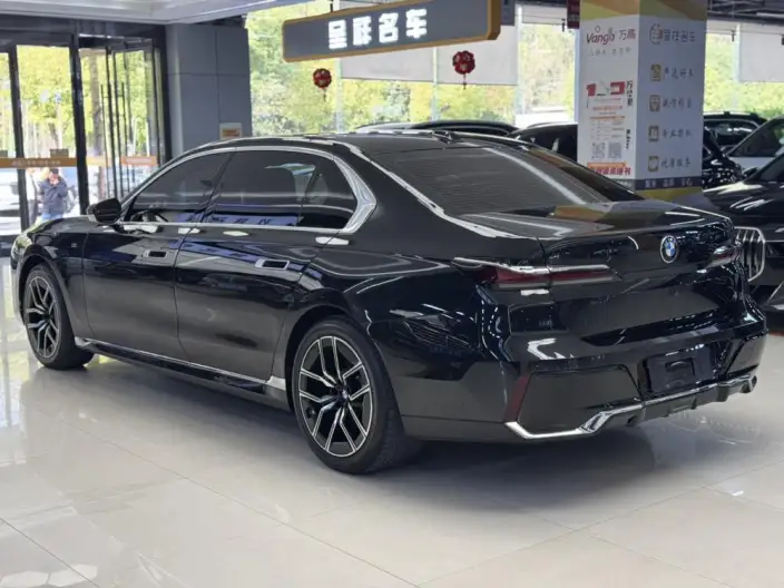 BMW 7 Series 2023 Model 735Li M Sports Set – фото 4