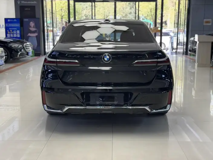 BMW 7 Series 2023 Model 735Li M Sports Set – фото 5