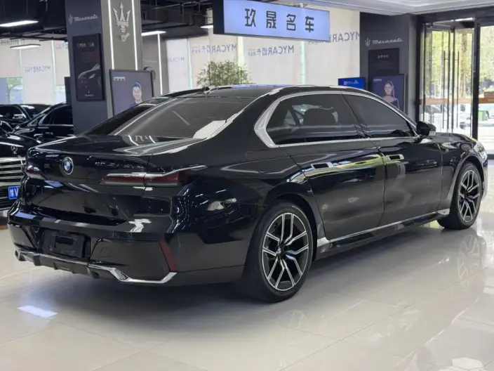 BMW 7 Series 2023 Model 735Li M Sports Set – фото 6