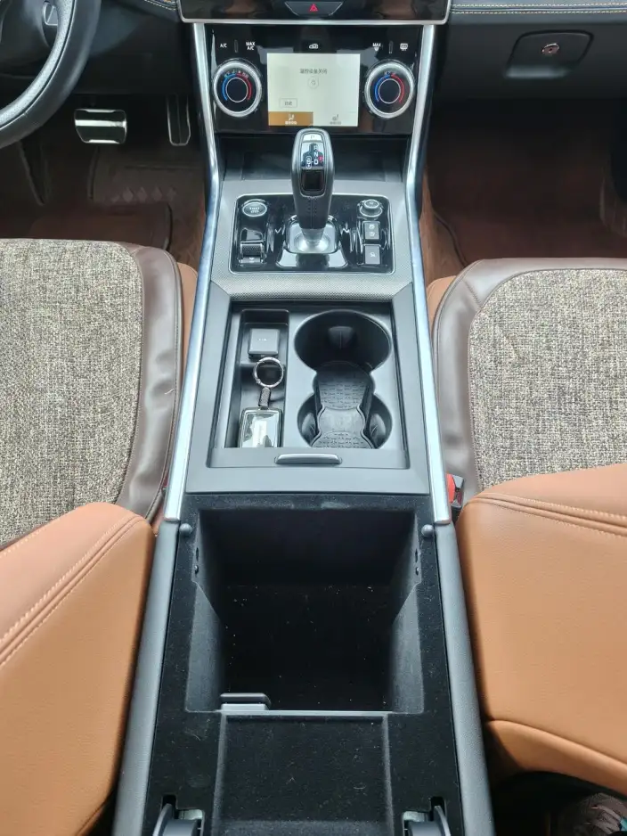 Jaguar XE L 2022 Model 2.0T 250PS R-DYNAMIC S Enterprising Sports Edition – фото 9