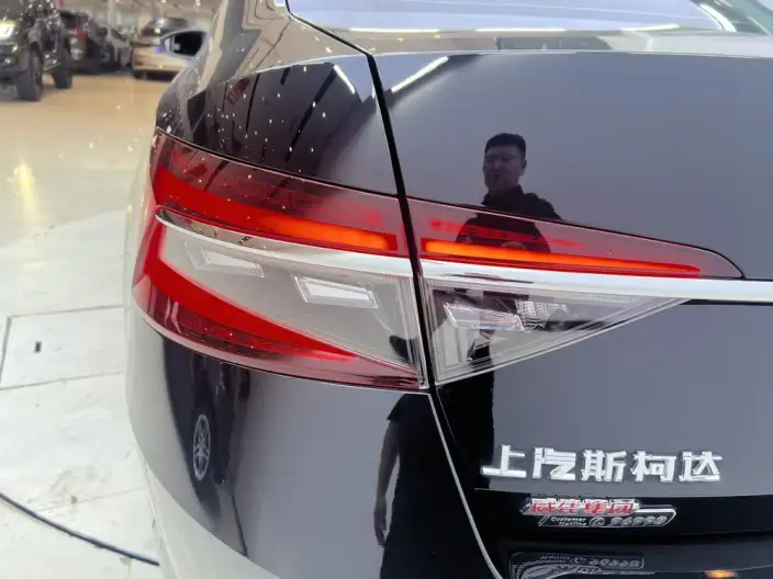 Skoda Superb 2024 Model TSI280 DSG Exclusive Edition – фото 9