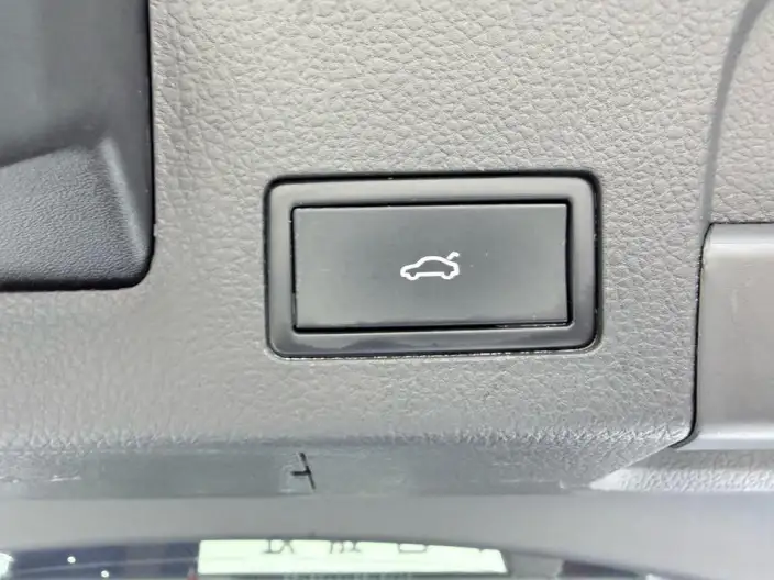 Volkswagen CC 2023 Model 380TSI Eye-catching version – фото 9