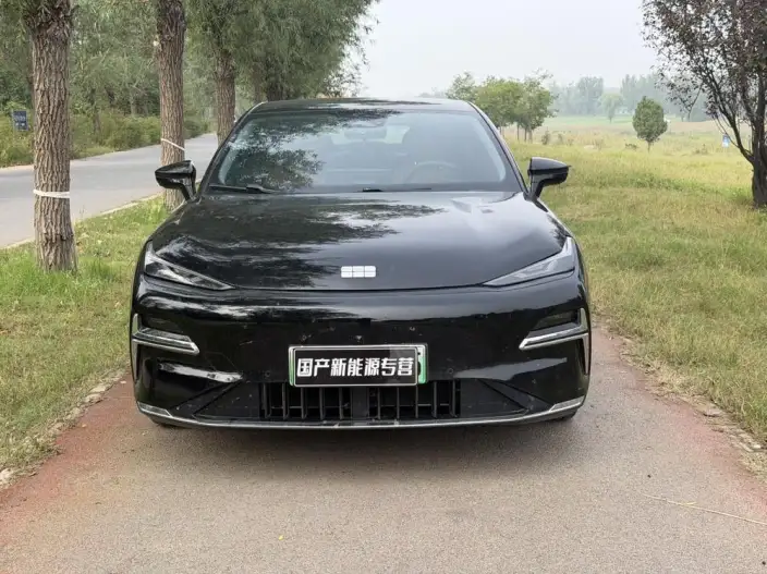 Geely Galaxy E8 PHEV 2025 Model 130km EM-i Premium Edition