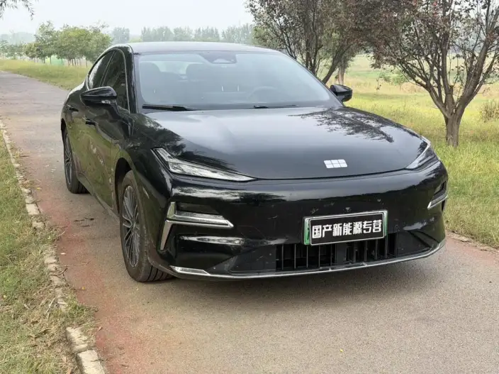 Geely Galaxy E8 PHEV 2025 Model 130km EM-i Premium Edition