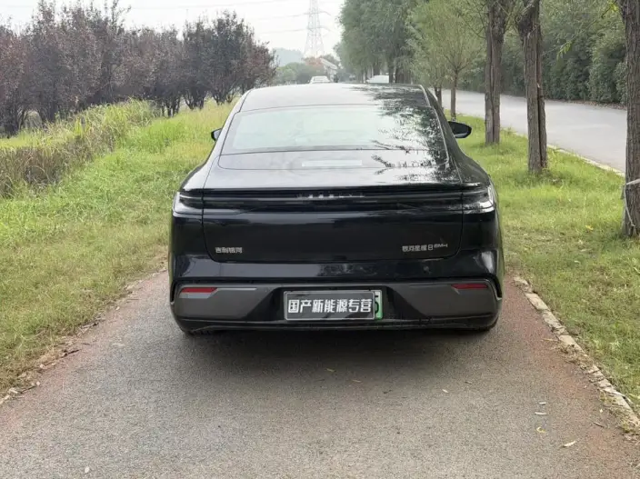 Geely Galaxy E8 PHEV 2025 Model 130km EM-i Premium Edition – фото 6