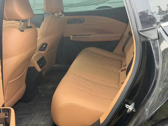 Geely Galaxy E8 PHEV 2025 Model 130km EM-i Premium Edition – фото 10