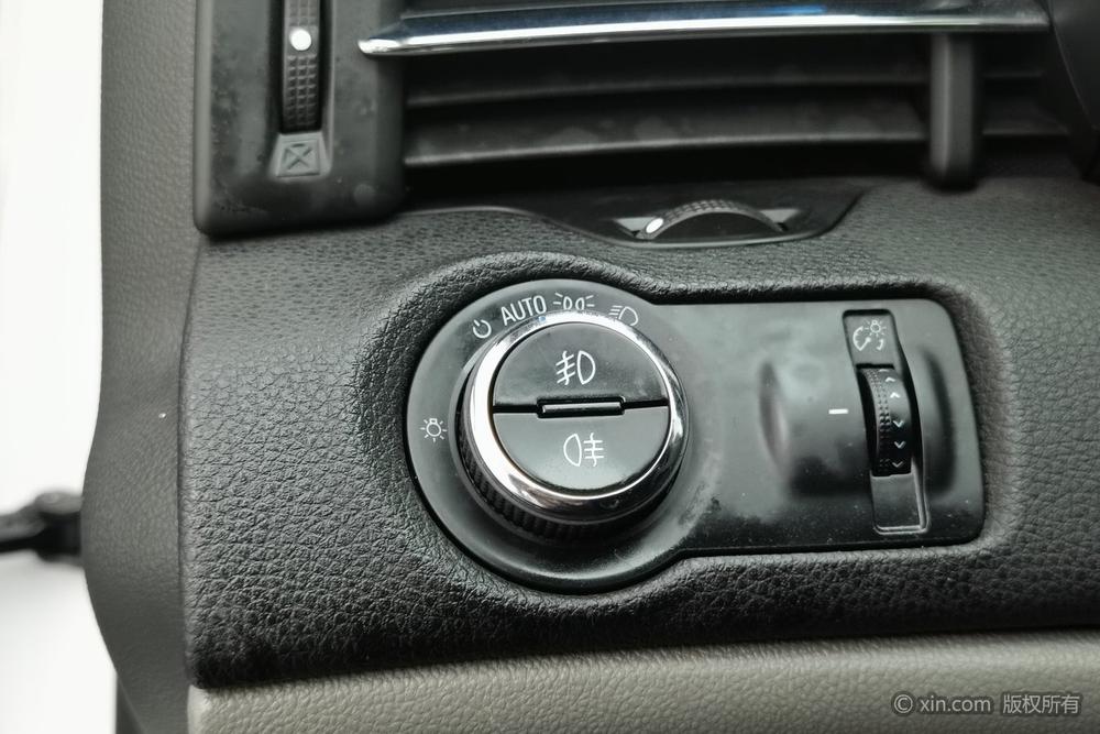 Chevrolet Malibu 2014 2.0L Auto Luxury – фото 14