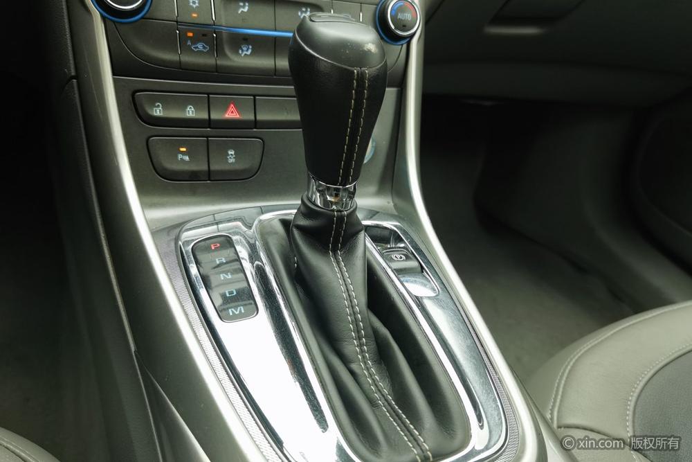 Chevrolet Malibu 2014 2.0L Auto Luxury – фото 17