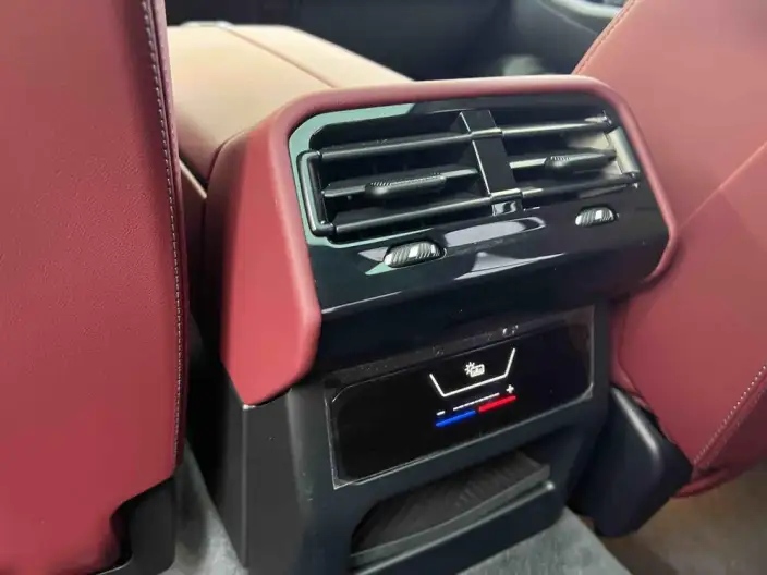 BMW 5 Series 2026 Model 530Li Leading Model M Sports Set – фото 10