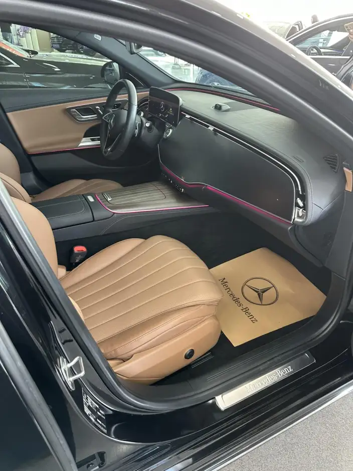 Mercedes-Benz E-Class 2024 Model E 300 L Luxury Model sedan – фото 7