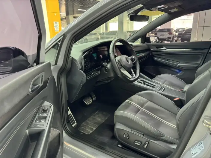 Volkswagen Golf 2023 Model 280TSI DSG R-Line Lite – фото 8