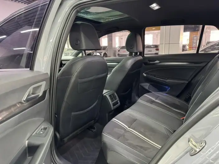 Volkswagen Golf 2023 Model 280TSI DSG R-Line Lite – фото 9