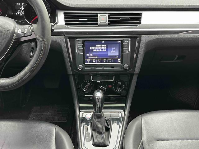 Volkswagen Bora 2016 1.6L Automatic Comfort – фото 11