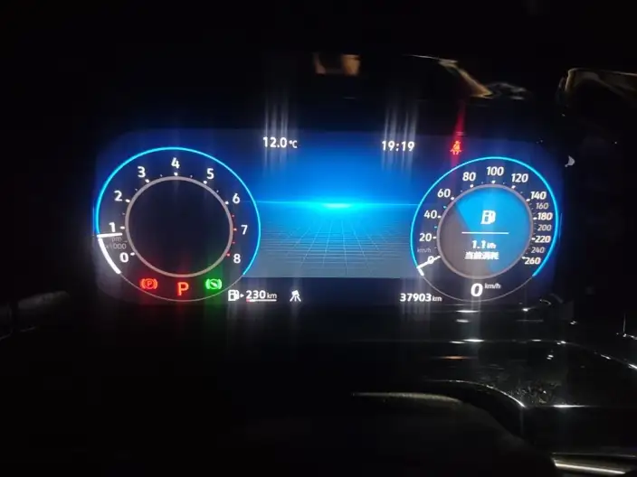 Volkswagen Golf 2023 Model 280TSI DSG R-Line Lite – фото 6