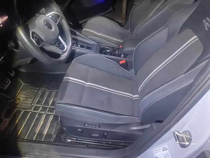 Volkswagen Golf 2023 Model 280TSI DSG R-Line Lite – фото 10