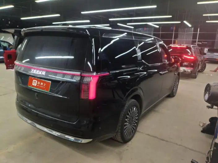 ZEEKR 009 2024 Model VI seat Executive Edition 4WD 140kWh