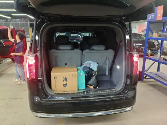 ZEEKR 009 2024 Model VI seat Executive Edition 4WD 140kWh – фото 9