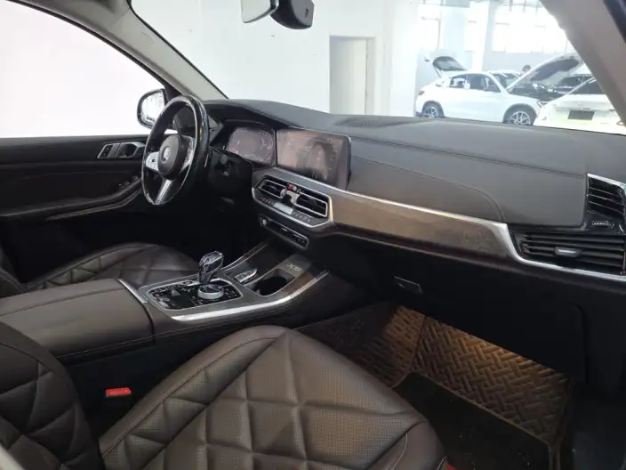 BMW X5 2022 Model xDrive 30Li M Sports Set – фото 7