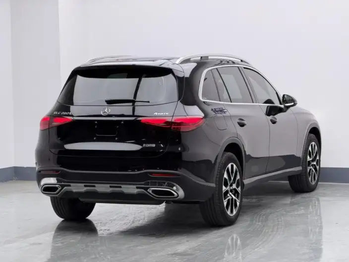 Mercedes-Benz GLC 2023 Model Facelift GLC 260 L 4MATIC Dynamic Model 5 seat – фото 6