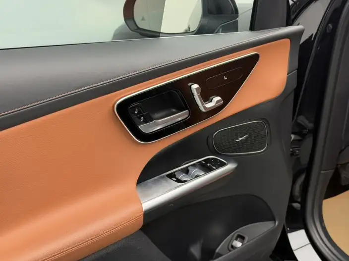 Mercedes-Benz GLC 2023 Model Facelift GLC 260 L 4MATIC Dynamic Model 5 seat – фото 7