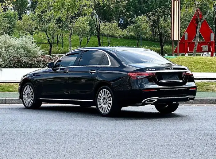 Mercedes-Benz E-Class 2023 Model E 300 L Luxury Model sedan – фото 5