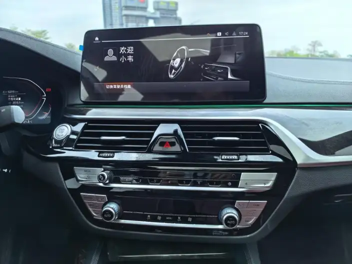 BMW 5 Series 2022 Model Facelift II 525Li M Sports Set – фото 9
