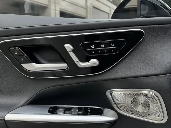 Mercedes-Benz GLC 2024 Model GLC 300 L 4MATIC Luxury Model 5 seat – фото 8