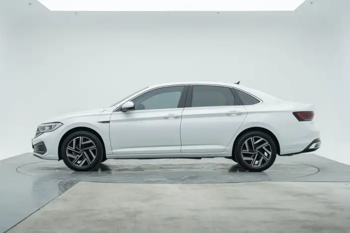 Volkswagen Sagitar 2023 Model 300TSI DSG Beyond Edition – фото 4