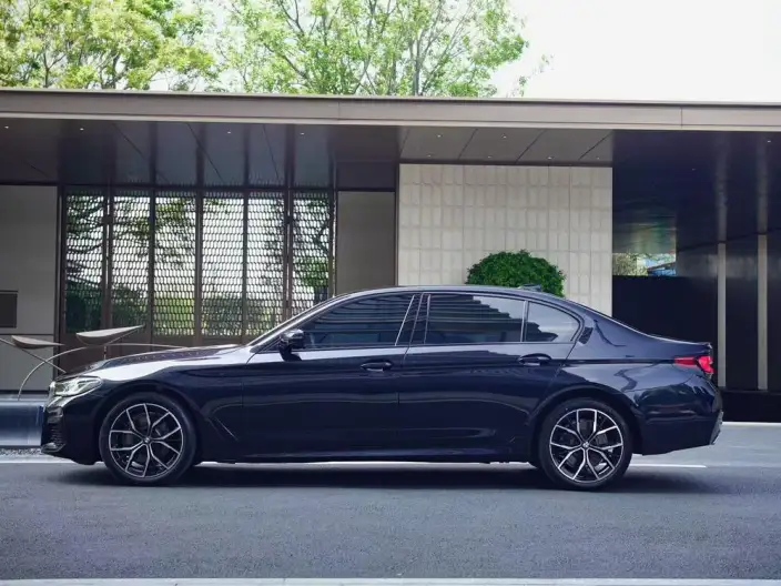 BMW 5 Series 2022 Model Facelift 530Li Exclusive Model M Sports Set – фото 3