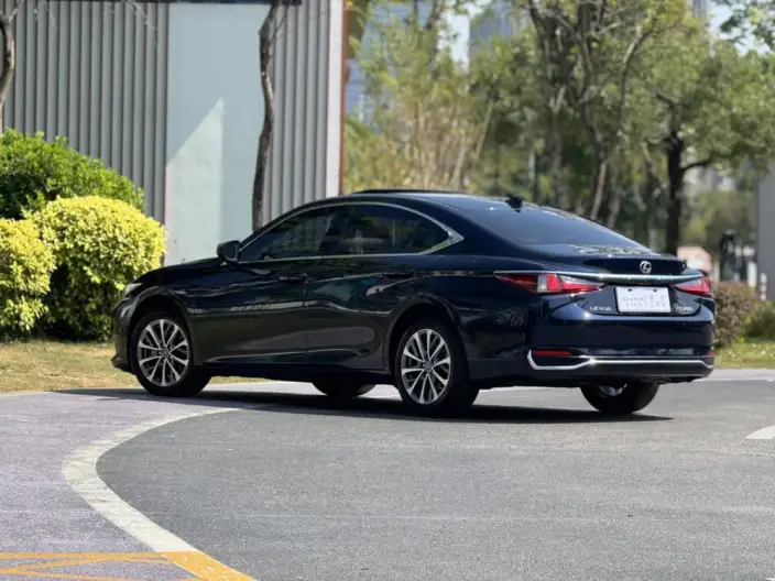 Lexus ES 2022 Model 200 Superior Edition